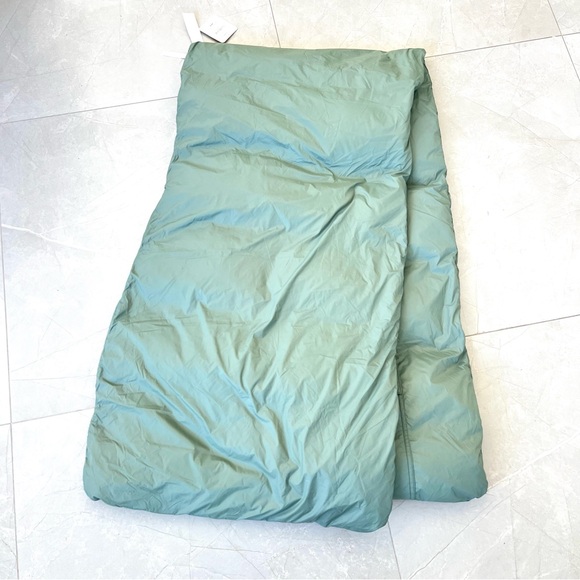 FABLETICS NWT Unisex Smoke Green Large Pockets Lightweight Nylon Puffer Scarf - Picture 12 of 16